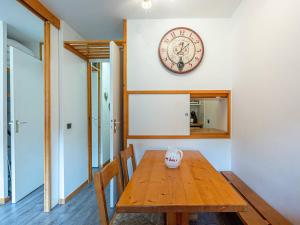 Η κουζίνα ή μικρή κουζίνα στο Studio ski-in/ski-out, balcon sud, cuisine équipée, 4 pers, animaux ok - FR-1-356-274