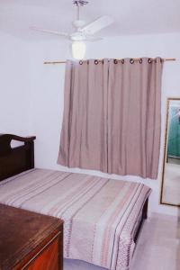 Ένα ή περισσότερα κρεβάτια σε δωμάτιο στο Casa da praia do Forte Bairro Passagem