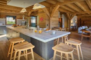 Nhà hàng/khu ăn uống khác tại Chalet Piccolo - OVO Network +20 ảnh