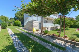 Zahrada ubytování Family house with 2 apartments - Irma