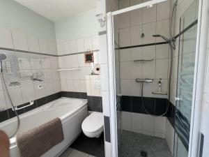 Ένα μπάνιο στο Maison La Rabouillère avec jardin arboré +9 φωτογραφίες