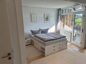 En eller flere senge i et værelse på Kurhotel Schluchsee Apartment 2411 + 19 billeder