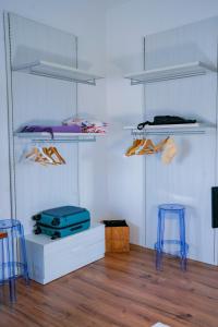a room with two stools and shelves with luggage at Belle Viste - Boutique Apartments in Bettolle
