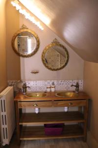 Ένα μπάνιο στο Les Charmes de Sarlat - Chambres d'Hotes +36 φωτογραφίες