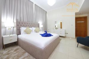 Postel nebo postele na pokoji v ubytování New Arabian Trident Waterfront 3 BR plus maid