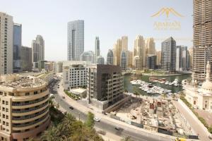 Nespecifikovaný výhled na destinaci Dubaj nebo výhled na město při pohledu z apartmánu