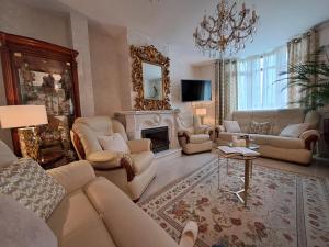 Część wypoczynkowa w obiekcie Casa Victoria garden con Jacuzzi y piscina