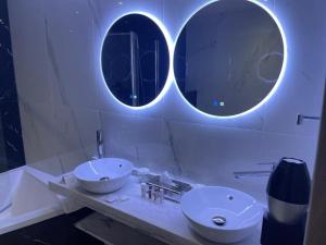 Koupelna v ubytování Brit Hotel Paris Orly Rungis