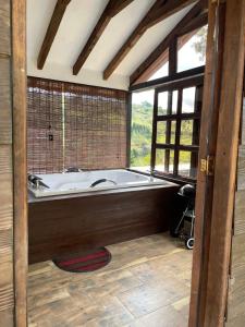 Bagno di Cabañas Tahamí con jacuzzi cerca al Aeropuerto
