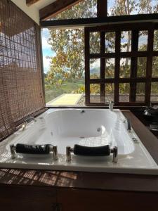 Bagno di Cabañas Tahamí con jacuzzi cerca al Aeropuerto