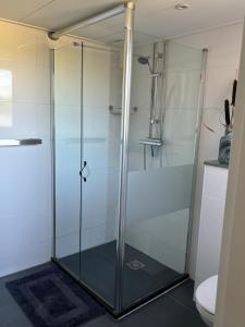 Koupelna v ubytování DE WEELEN met Jacuzzi en of Zwembad Topkeuze Romantiek + 50 fotografií