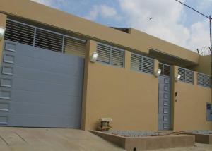 Tòa nhà nơi biệt thự tọa lạc