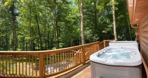 Φωτογραφία από το άλμπουμ του Secluded Wooded Cabin Near The Hocking Hills σε New Straitsville