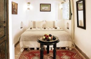 Ein Bett oder Betten in einem Zimmer der Unterkunft Marrakech Riads, Angsana Heritage Collection