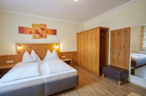 Hotel Gasthof Stenitzer客房内的一张或多张床位