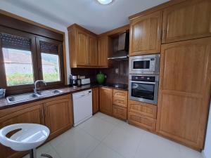 Kuchnia lub aneks kuchenny w obiekcie Casa Victoria garden con Jacuzzi y piscina