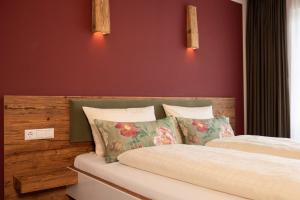 Postel nebo postele na pokoji v ubytování Gasthaus Amboss + 56 fotografií