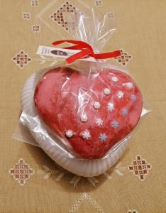 普热梅希尔Center Apartment的桌子上的塑料袋里装着心形蛋糕 更多69张照片