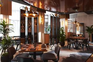 Um restaurante ou outro lugar para comer em The Dominick Hotel