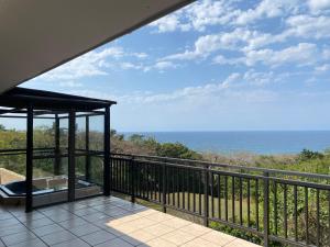 希伯丁Hibberdene Holiday Home的海景阳台