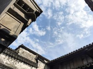Galeriebild der Unterkunft 西塘明清雕花大院尊闻堂百寿厅庭院民宿 in Jiashan
