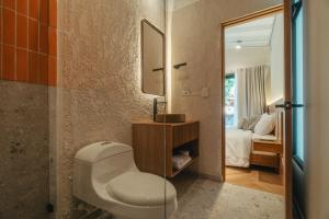Koupelna v ubytování Hotel Boutique Roomzz Laureles + 37 fotografií