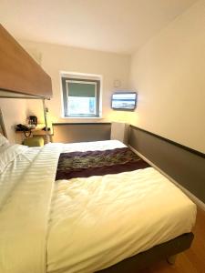 Postel nebo postele na pokoji v ubytování Cambridge Hotel Bradford Central