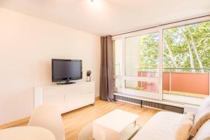 TV a/nebo společenská místnost v ubytování Appartement charmant et cosy