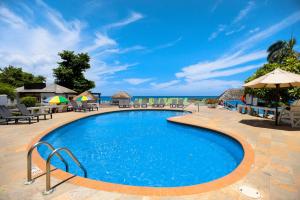Grand Decameron Montego Beach, A Trademark All-Inclusive Resortの敷地内または近くにあるプール