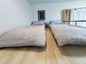 Letto o letti in una camera di D12新宿最中心 两室 新大久保站5分-2 rooms Shinjuku center 5 mins to ST Max 4P 新宿 涉谷 表参道 池袋 上野 代代木 银座 原宿