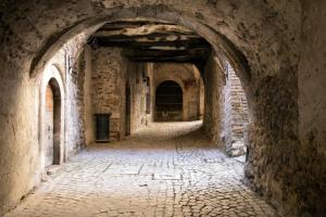 Fotografie z fotogalerie ubytování La Bifora e Le Lune Vico sotto gli archi 5 v destinaci Santo Stefano di Sessanio