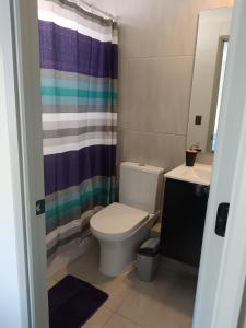 a bathroom with a toilet and a sink at Depto en Valparaíso centro in Valparaíso +11 photos