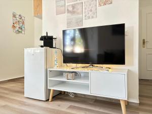TV a/nebo společenská místnost v ubytování Apartment Ströbitz