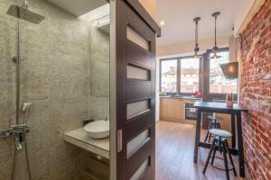 Ένα μπάνιο στο Budget Stay In City Center Near Ndk +48 φωτογραφίες