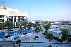 an overhead view of a resort with a pool and palm trees at Seaside 1BR Retreat in Saadiyat Island - Pool, Gym & Near Saadiyat Beach & Louvre Abu Dhabi in Abu Dhabi