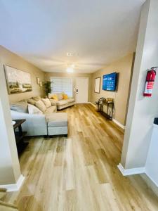 a living room with a white couch and wooden floors at Eastgate 22A in Hammond