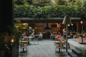 Majoituspaikan The Click Clack Hotel Medellín ravintola tai vastaava paikka