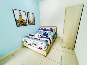 Postel nebo postele na pokoji v ubytování ELYSIA-Near Gleaneagles & Legoland-2RB WarmQ Suite Max7pax-WaterDispenser