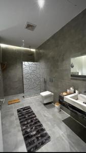 a bathroom with a toilet and a sink at شقه فاخره بجوار الراشد مول in Sīdī Ḩamzah