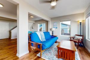 a living room with a blue couch and a table at Sail Away on Whidbey in Clinton