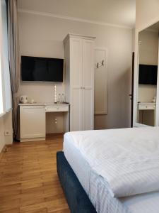 Postel nebo postele na pokoji v ubytování Kyiv Honchara Hotel
