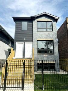 Φωτογραφία από το άλμπουμ του Wonderful and cozy Chicago Top unit Apartment σε Austin