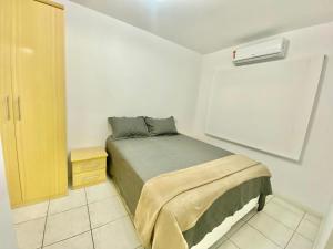 Postel nebo postele na pokoji v ubytování ap de frente, sacada, 3 splits, wi-fi