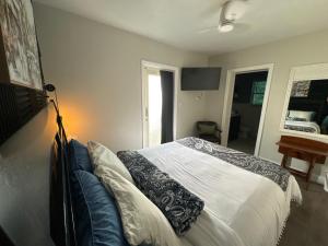 a bedroom with a bed with a pillow on it at Pura Vida Private Access, Room & Bathroom in West Palm Beach