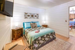 a bedroom with a bed and a tv in it at Rustic Cabin with Patio 8 Mi to Kings Canyon Park in Miramonte