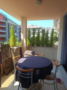 a balcony with a table and chairs on a patio at Studio dans résidence avec piscine à 50m de la mer in Roquebrune-Cap-Martin