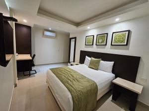 Postel nebo postele na pokoji v ubytování Hotel Maria Elena