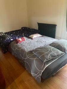 Postel nebo postele na pokoji v ubytování Appartement dans résidence calme