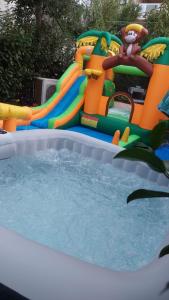The swimming pool at or close to Casa di Sofia