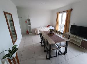 TV a/nebo společenská místnost v ubytování Hermoso departamento con vista al Canal Beagle